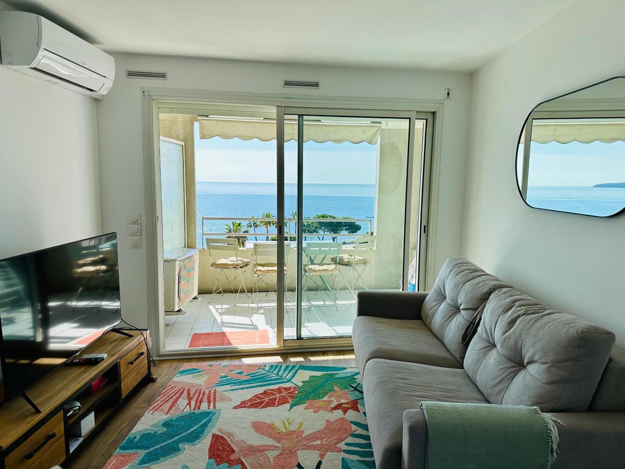 Cote D'azur Charm, With Panoramic Seaview In Apartment